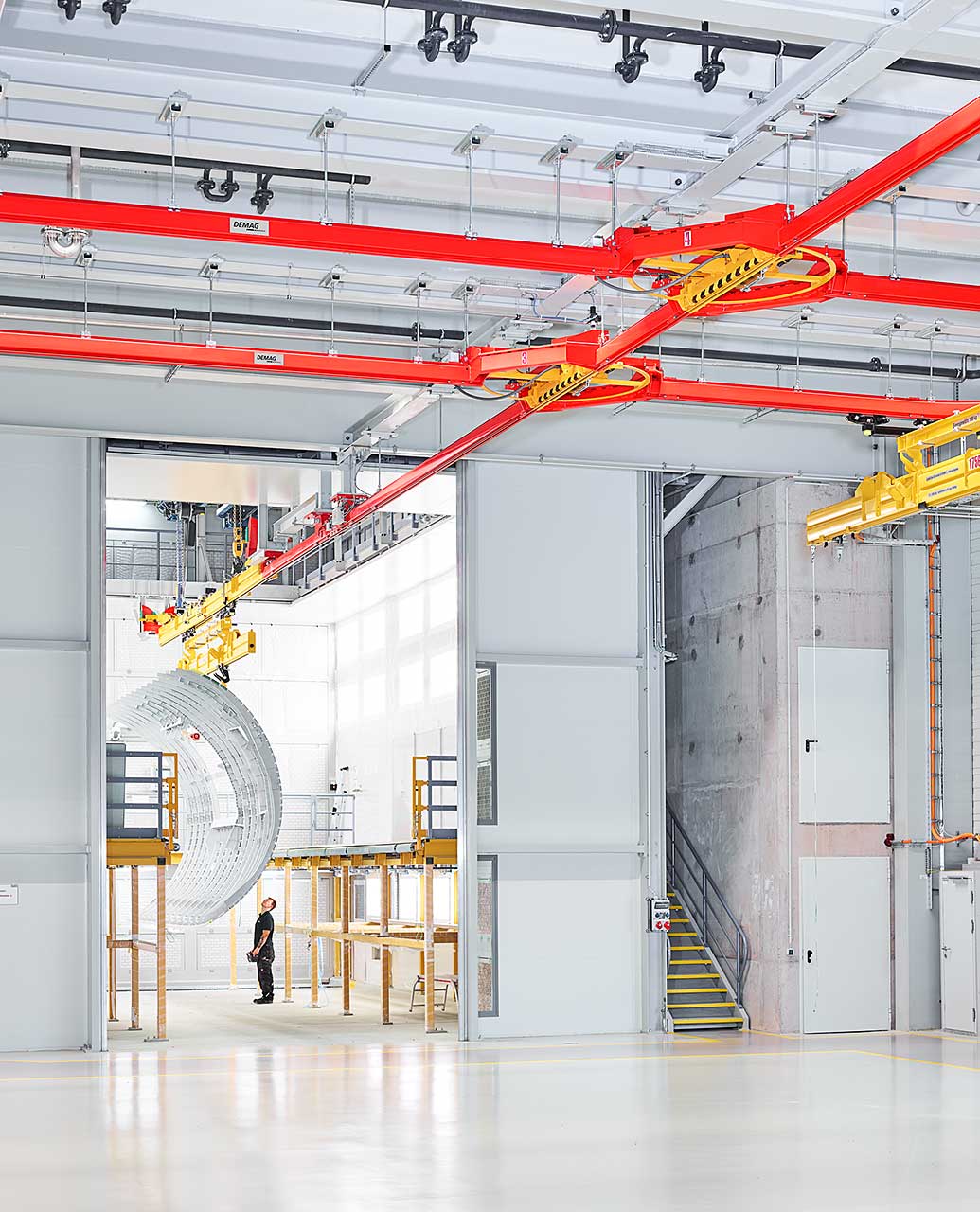 Transport eines Flugzeugsegmentes in der Produktion